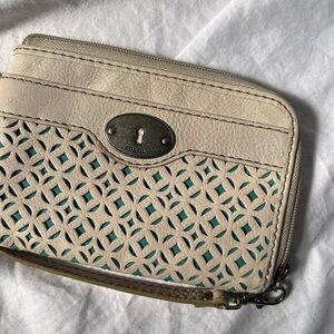 Fossil Beige Cutout Leather Wristlet Wallet with Teal Accent, Like New
